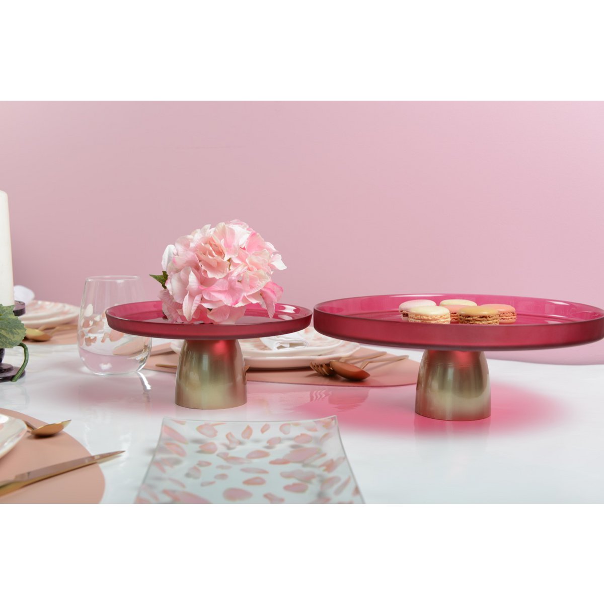 Raspberry cake stand on gold foot 28cm - CozyVibe.eu