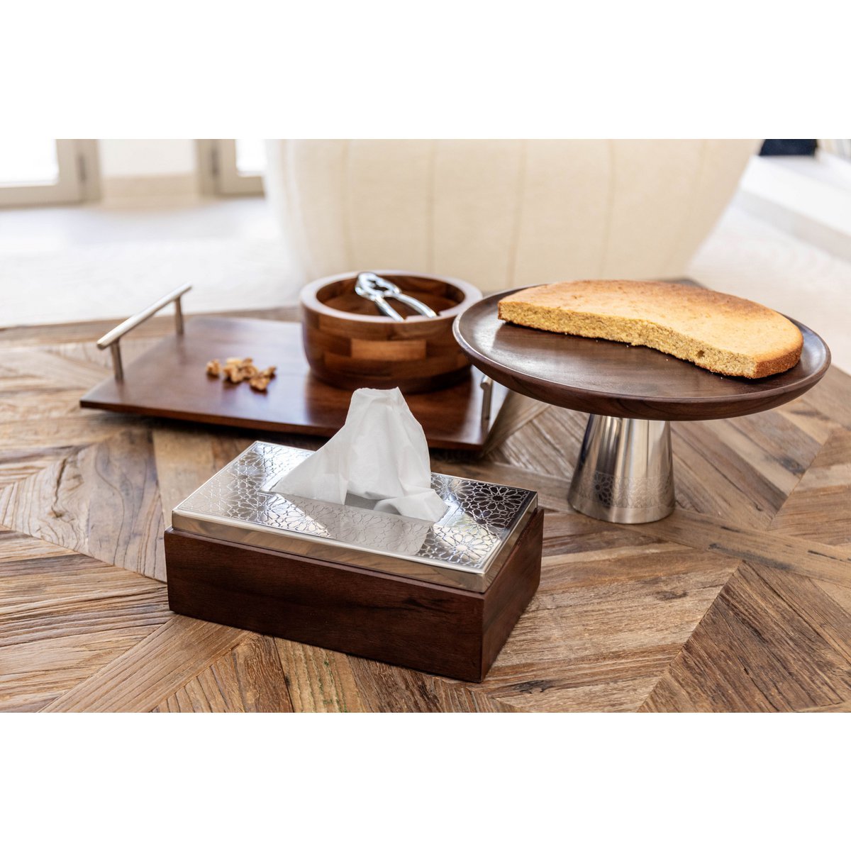 Wooden cake stand on silver metal foot 30x30x14.5cm - CozyVibe.eu