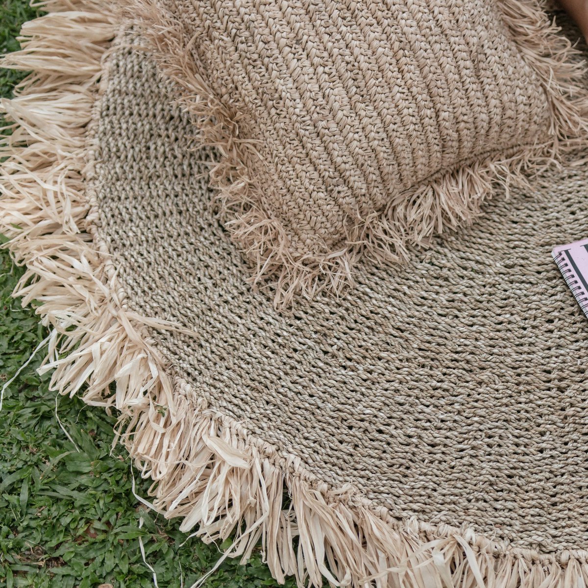 DASA round seagrass rug with raffia tassels for home décor by CozyVibe

