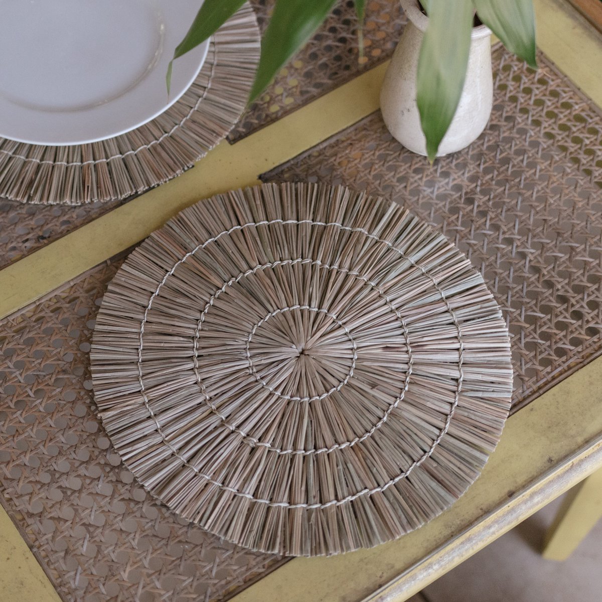 
ALANG Round Seagrass Placemats 35cm Natural Home Decoration | CozyVibes
