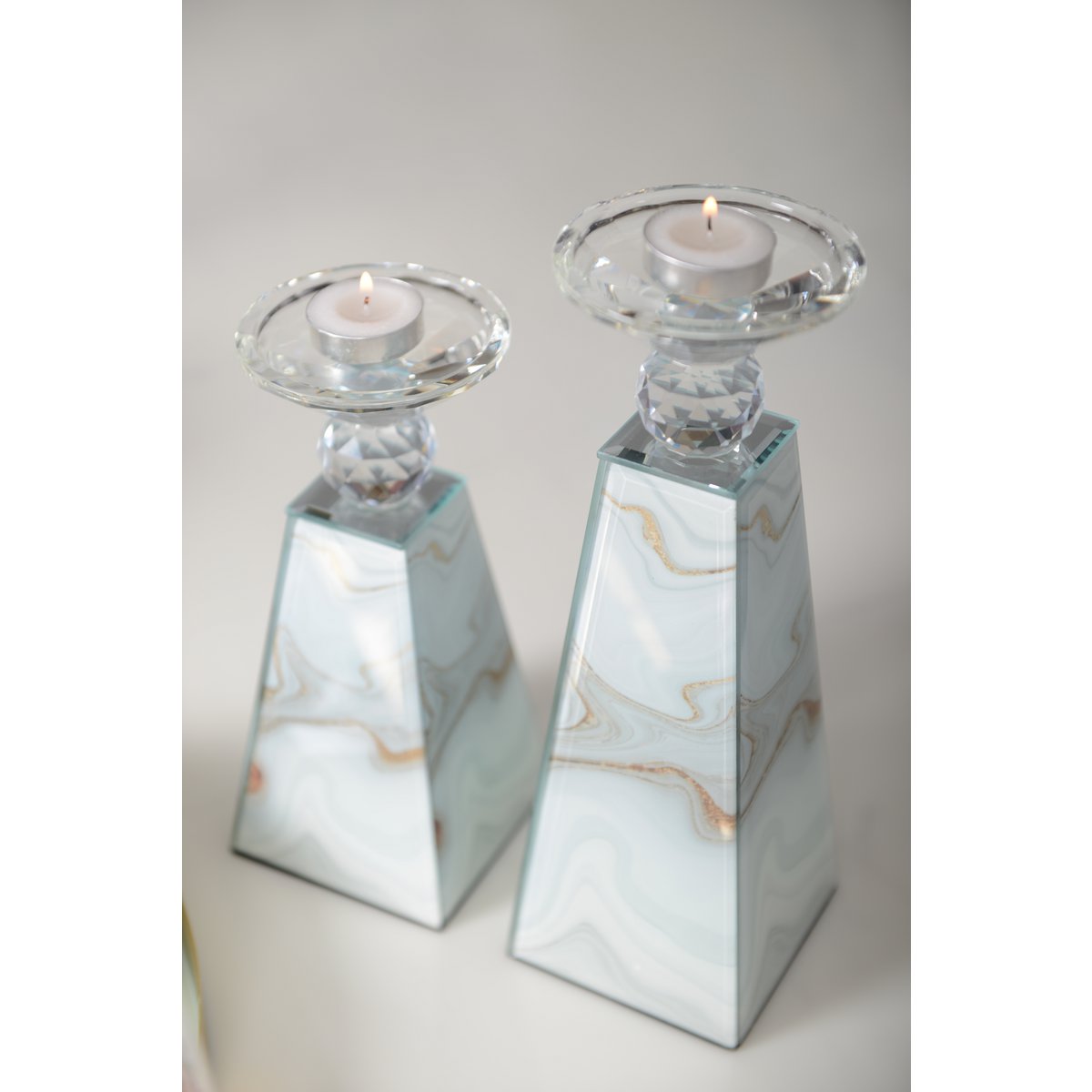 Kandelaar met marmerlook 9x9x21 cm – Goudkleurig glas
