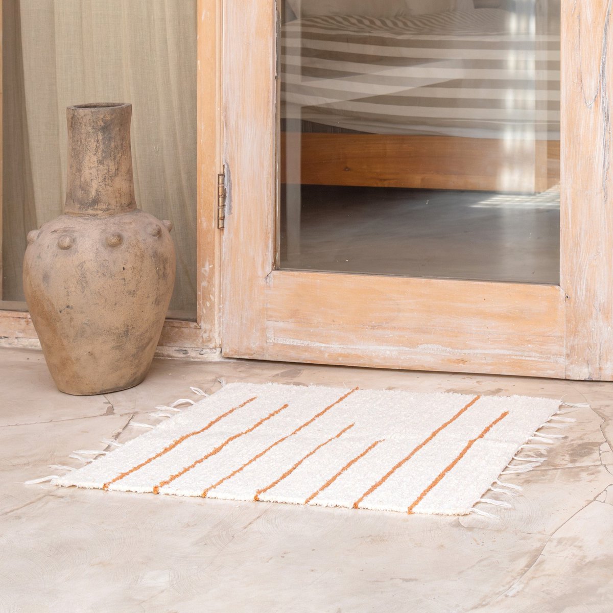 GIANYAR Cotton Rug – Handwoven White with Brown Stripes - CozyVibe.eu