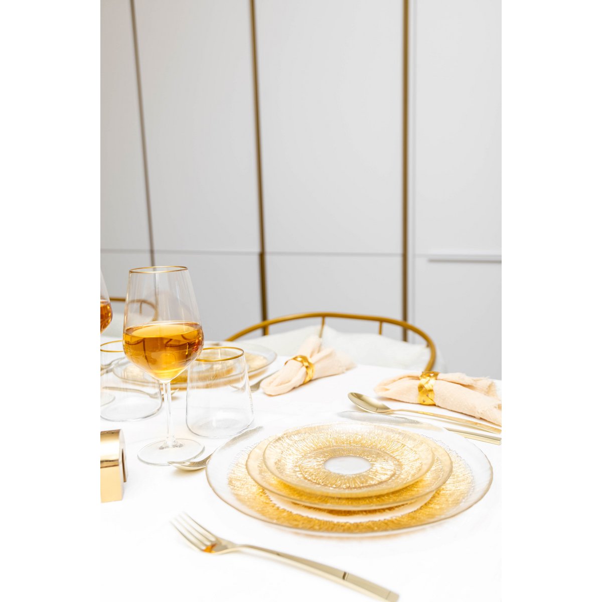 Goudkleurige glazen dinerbord – Luxe rond ontwerp voor stijlvol dineren 28 cm