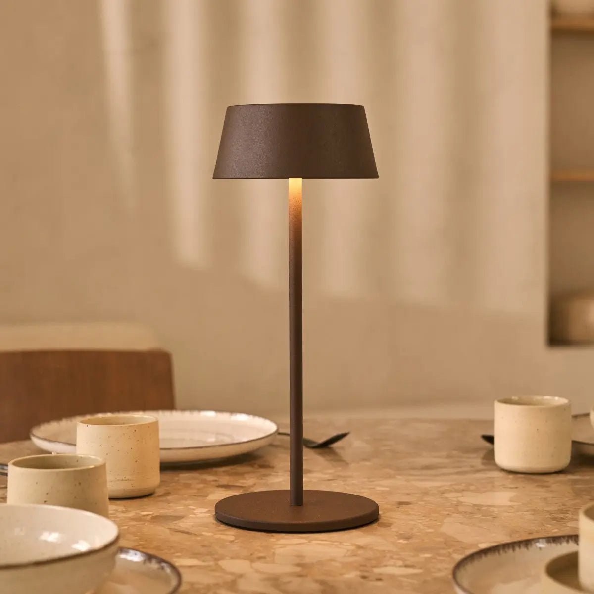 Hugo Lamp – Rechargeable Table Light, Dimmable & Cordless - CozyVibe.eu