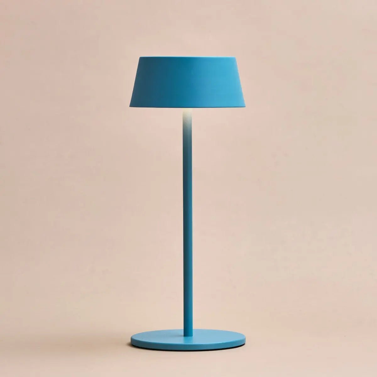 CozyVibe Hugo portable table lamp with dimmable warm lighting