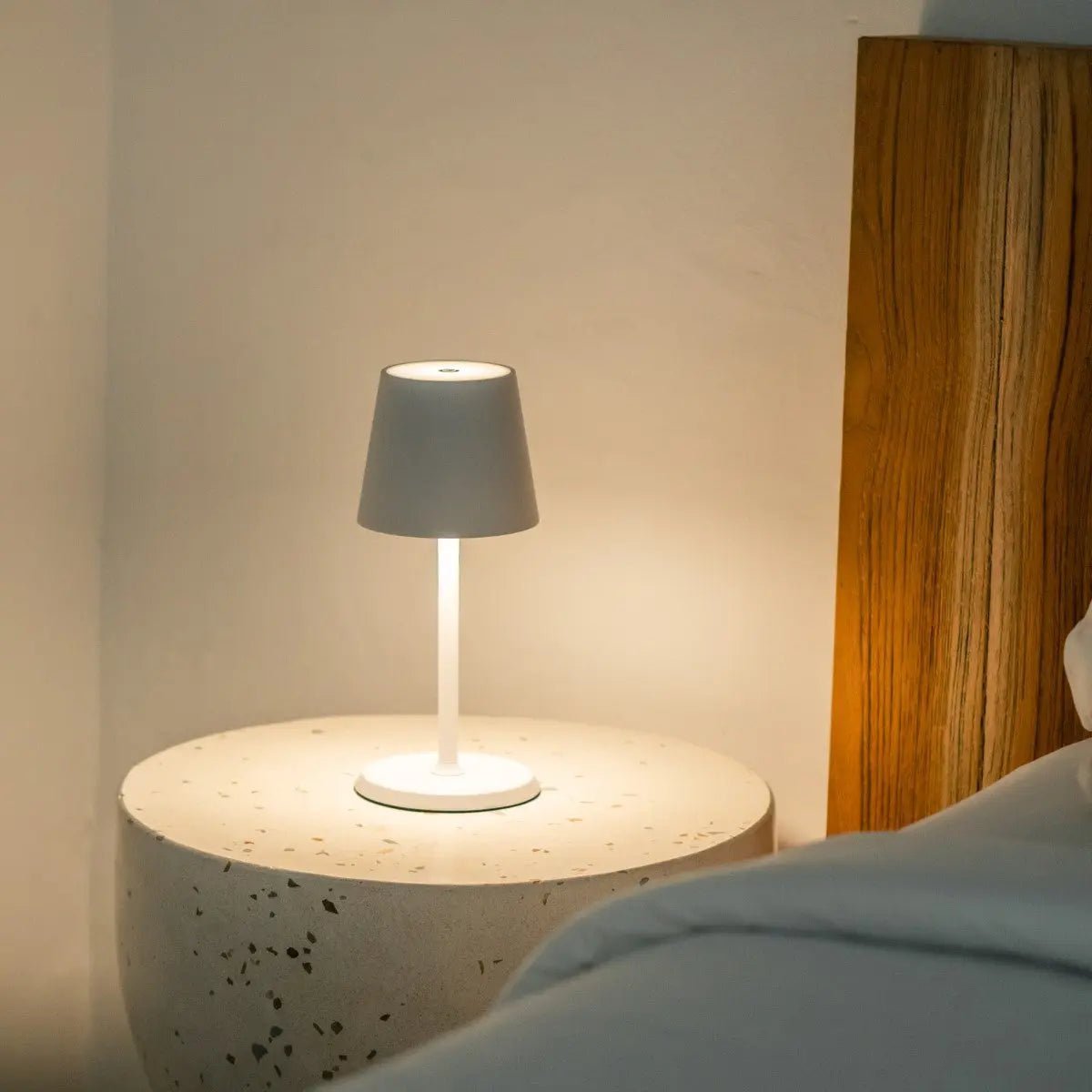 James LED table lamp with rechargeable power and sleek design
