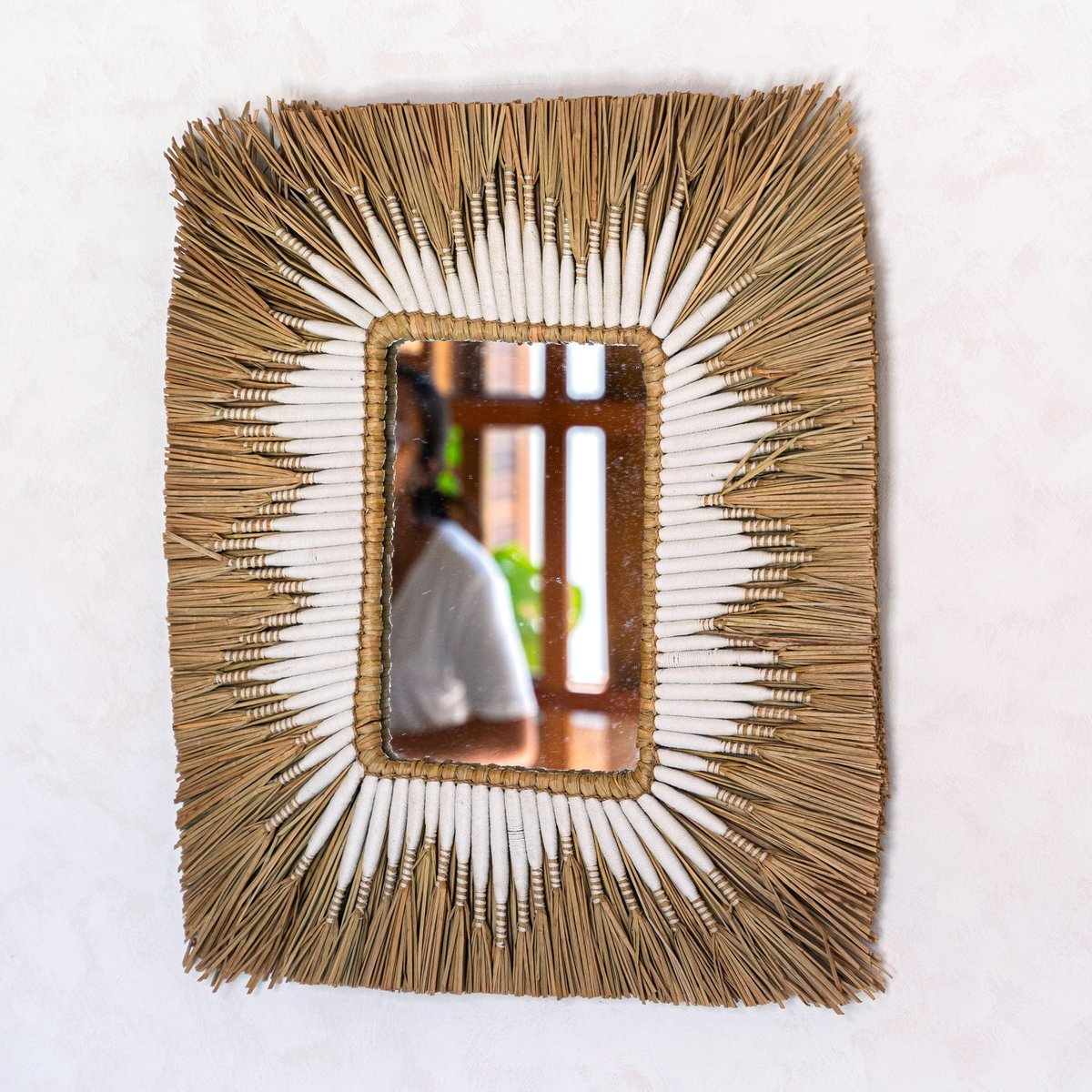 KIRANA Wall Mirror | Seagrass Frame with White Cotton Pattern - CozyVibe.eu