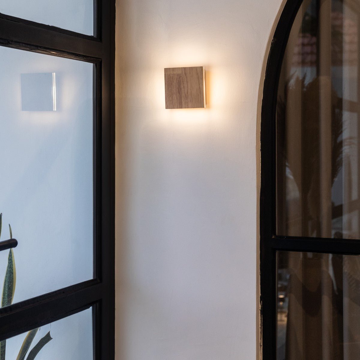 Lane Light Brown wandlamp – Draadloos en oplaadbaar