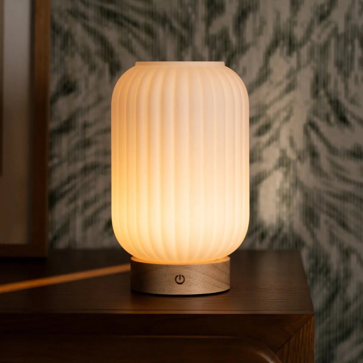Lilly Light Brown tafellamp – Oplaadbaar met matglas