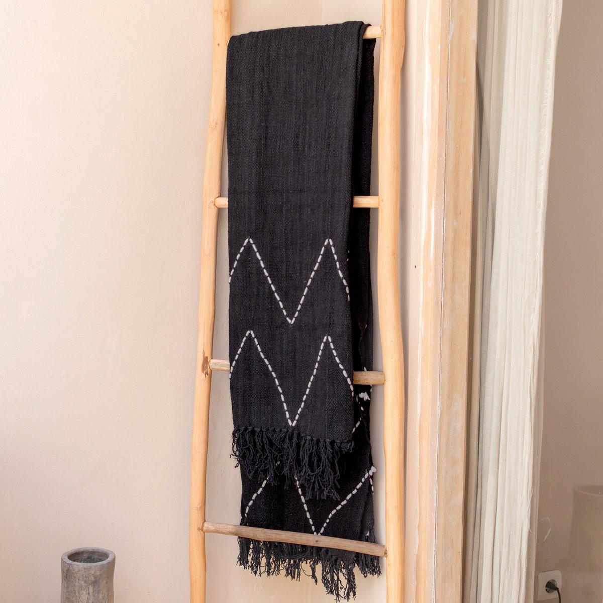 Boho Black Cotton Blanket LINGGAH Stylish Handmade Decoration | CozyVibes

