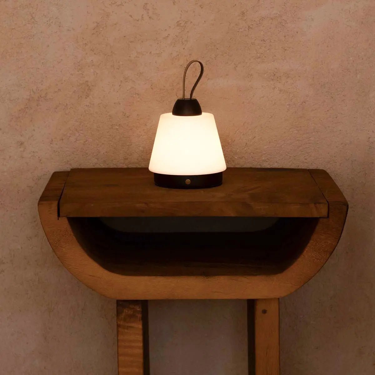 Liv Dark Brown tafellamp – Draadloos, oplaadbaar en dimbaar