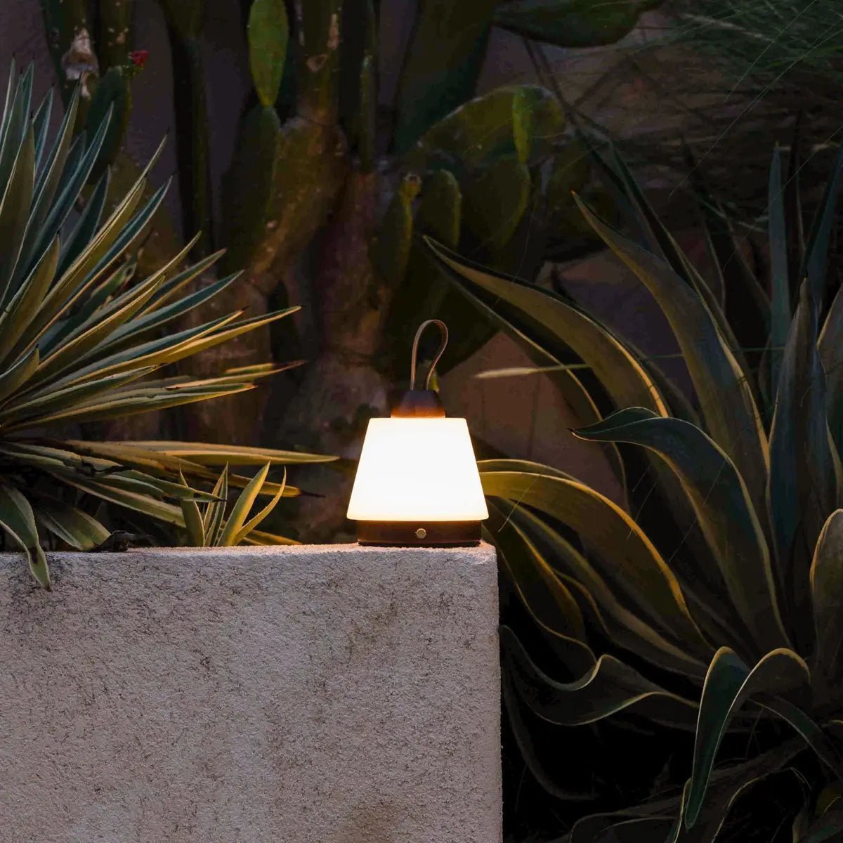 Liv Dark Brown tafellamp – Draadloos, oplaadbaar en dimbaar