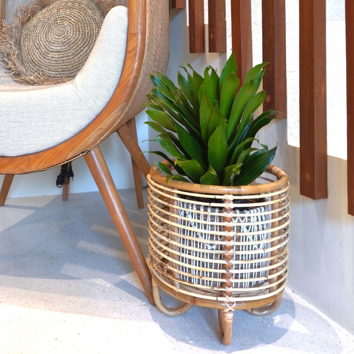 Malang Rattan Plant Stand – Boho Flower Pot Holder Beige - CozyVibe.eu
