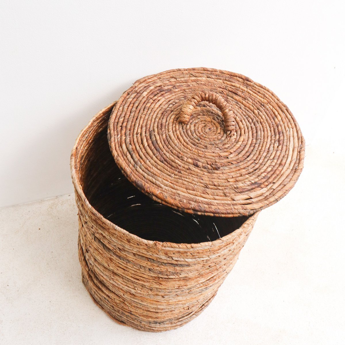 OMBAK Basket – Banana Fibre Laundry Basket with Lid - CozyVibe.eu