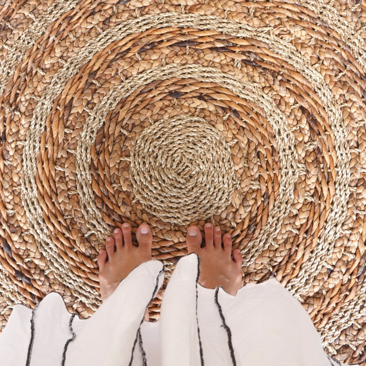 CozyVibe POHON natural rug adding warmth to living room décor