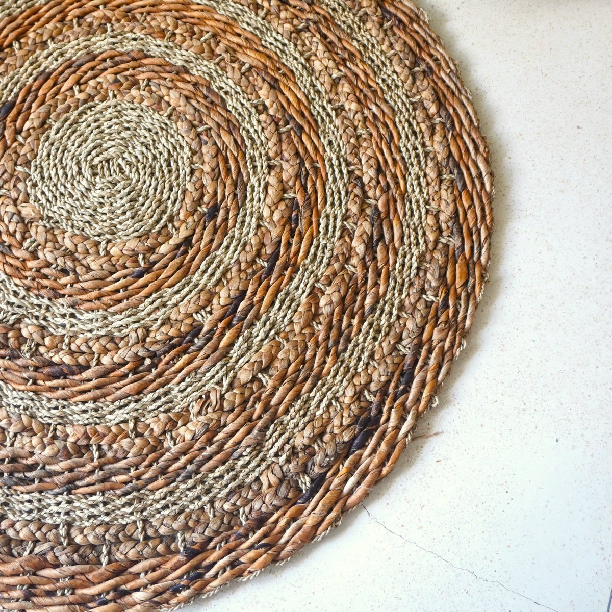 POHON round natural rug in banana fibre for home décor by CozyVibe

