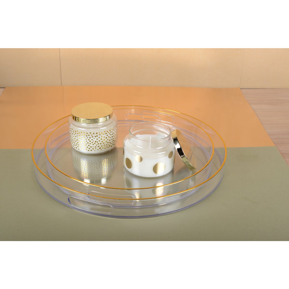 Round candle with small dots and lid - CozyVibe.eu