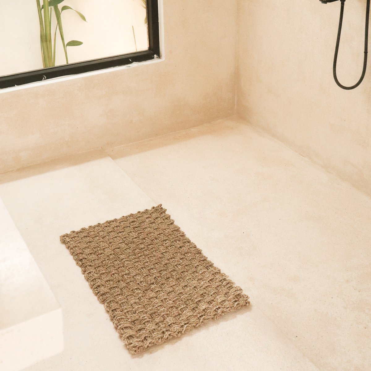 Handwoven seagrass rug for cozy home décor by CozyVibe

