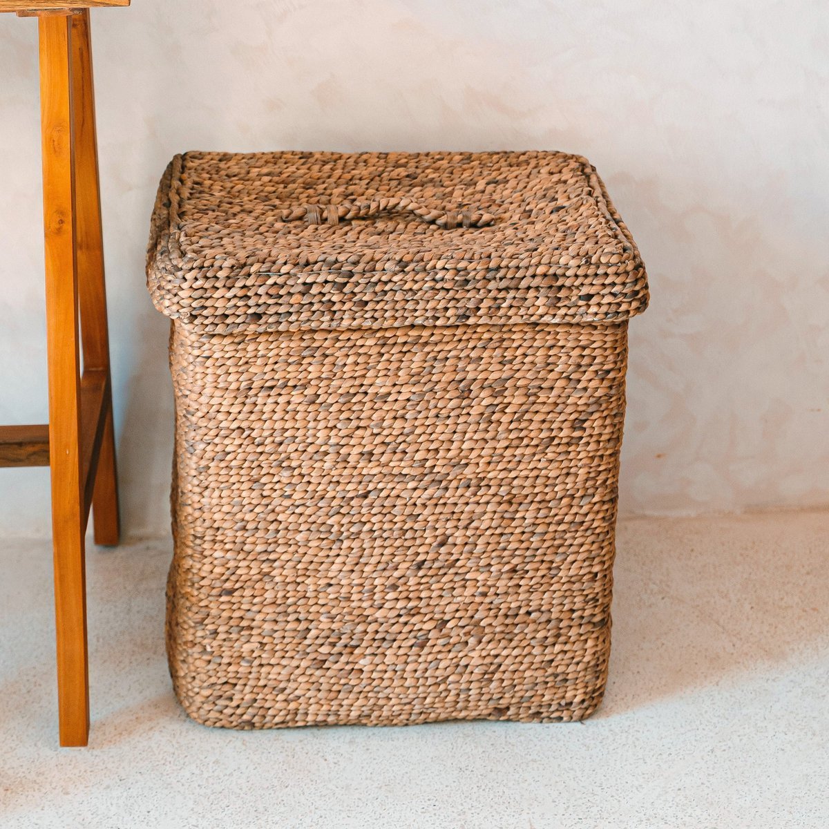 SEMERU Large Laundry Basket with Lid – Handmade Rectangular Woven Hamper - CozyVibe.eu