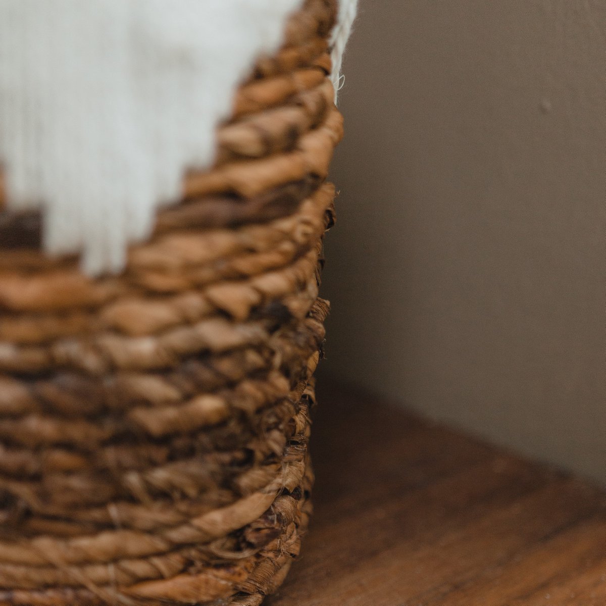Small Seagrass Basket MENIK | Plant Basket | Woven Boho Basket | Planter | Round Flower Basket | Macrame Basket - CozyVibe.eu