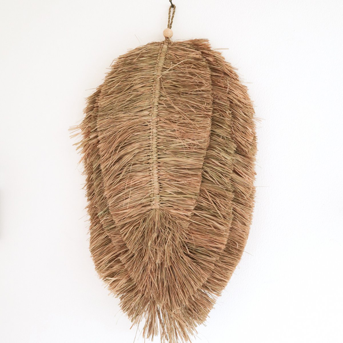 TIPIN Wall Decor – Raffia Leaf 50 cm Handwoven - CozyVibe.eu