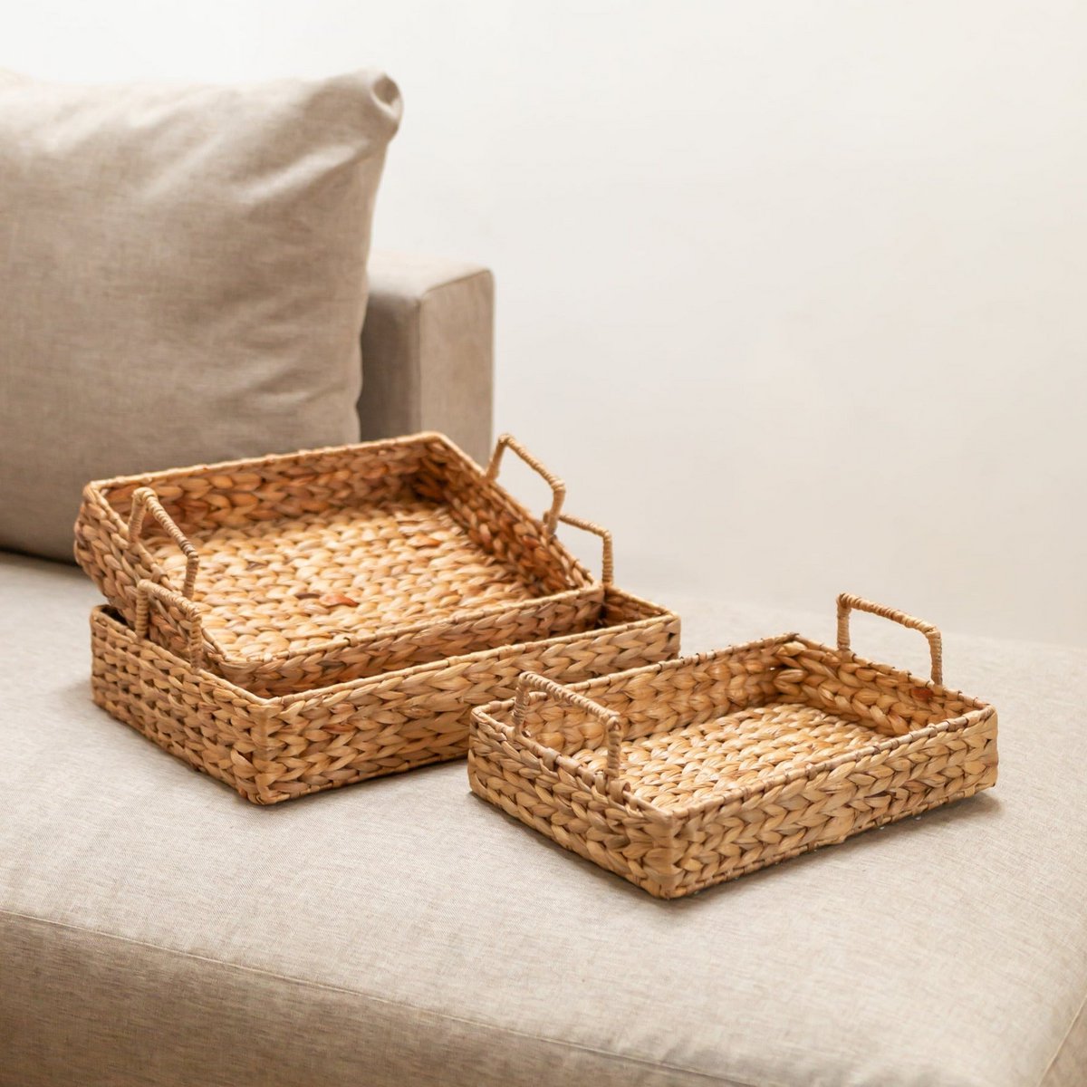 Tray BESAKIH made of Water Hyacinth (3 sizes) - CozyVibe.eu