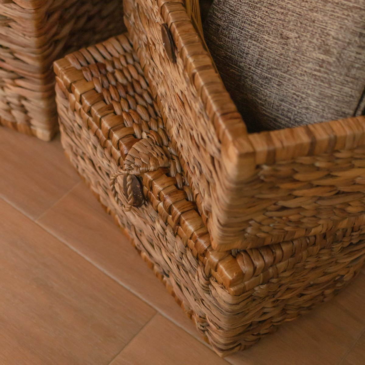 Trunk Basket | Laundry Basket with Lid KELANA made from Water Hyacinth (2 sizes) - CozyVibe.eu