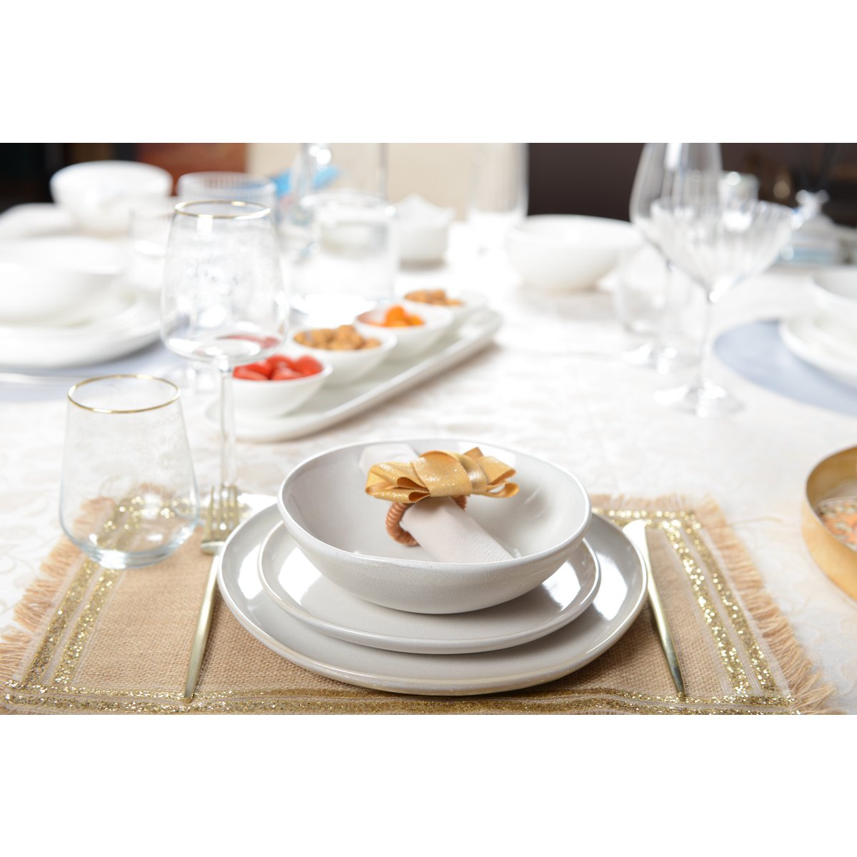 Gebroken-wit keramisch bord – 27×27×2,2 cm