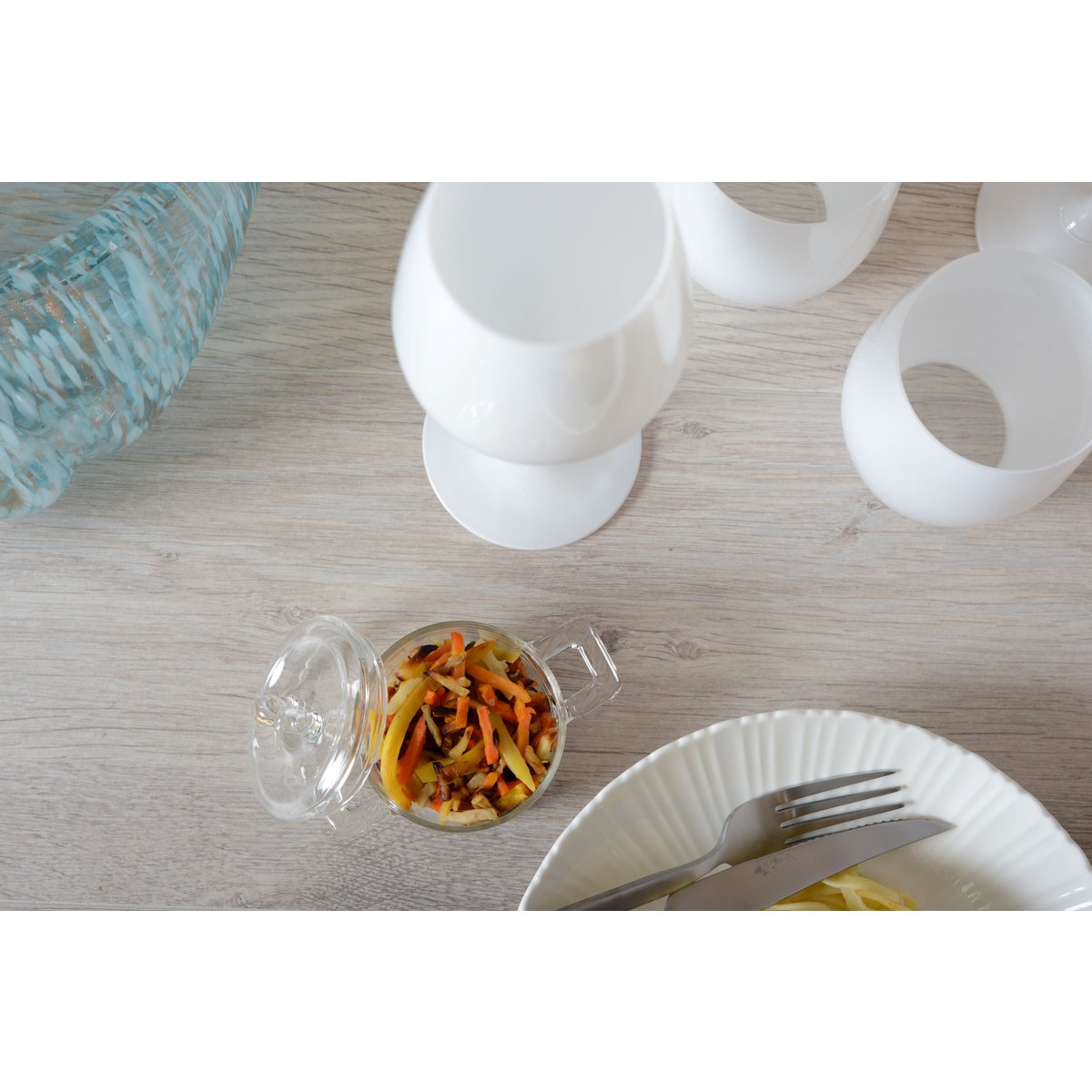 White hollow plate Flora 21.2x21.2x3.8cm - CozyVibe.eu