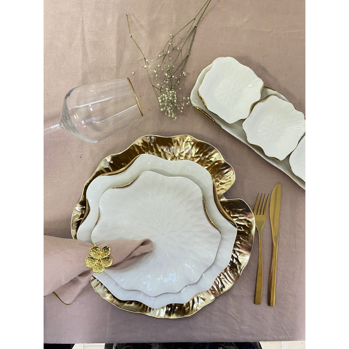 White porcelain dessert plate 21x21x2cm with gold rim, kitchen decor | CozyVibe

