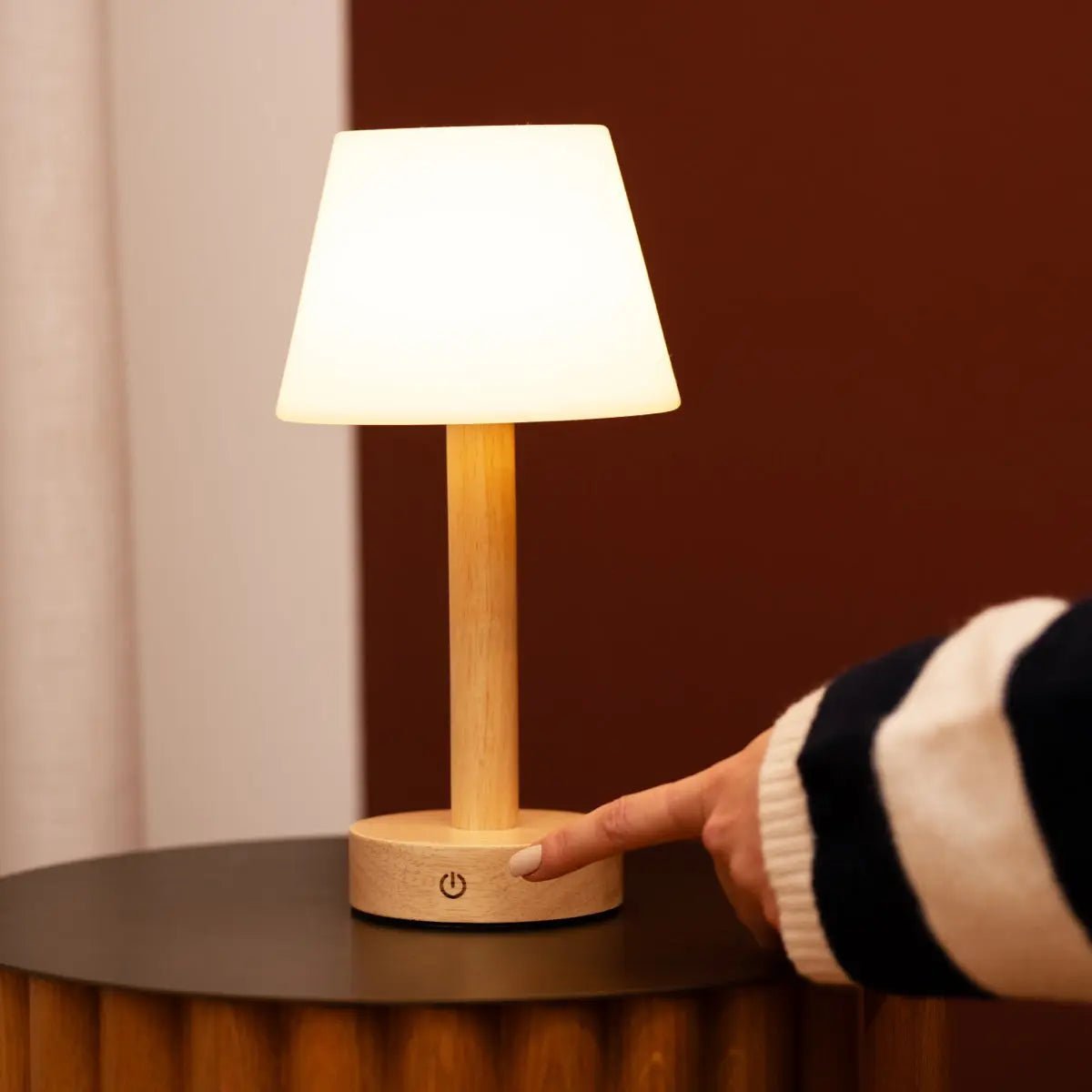 Zoë Light Brown Wooden Lamp – Dimmable Rechargeable Design - CozyVibe.eu