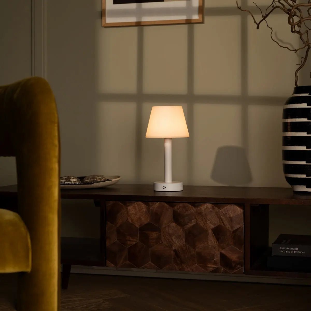 Zoë White Wooden Lamp – Cordless Dimmable Rechargeable Design - CozyVibe.eu